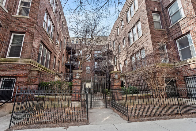 3648 N Pine Grove Avenue #G, Chicago, IL