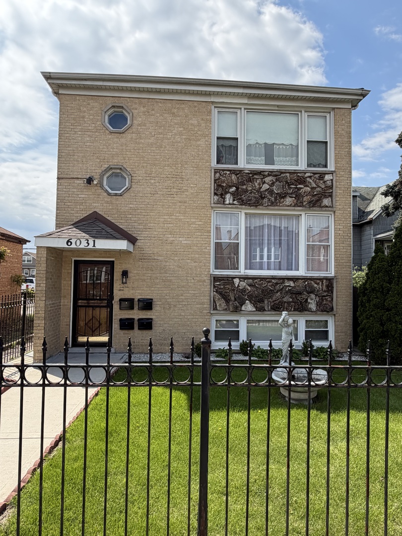 6031 W Addison Street #1, Chicago, IL