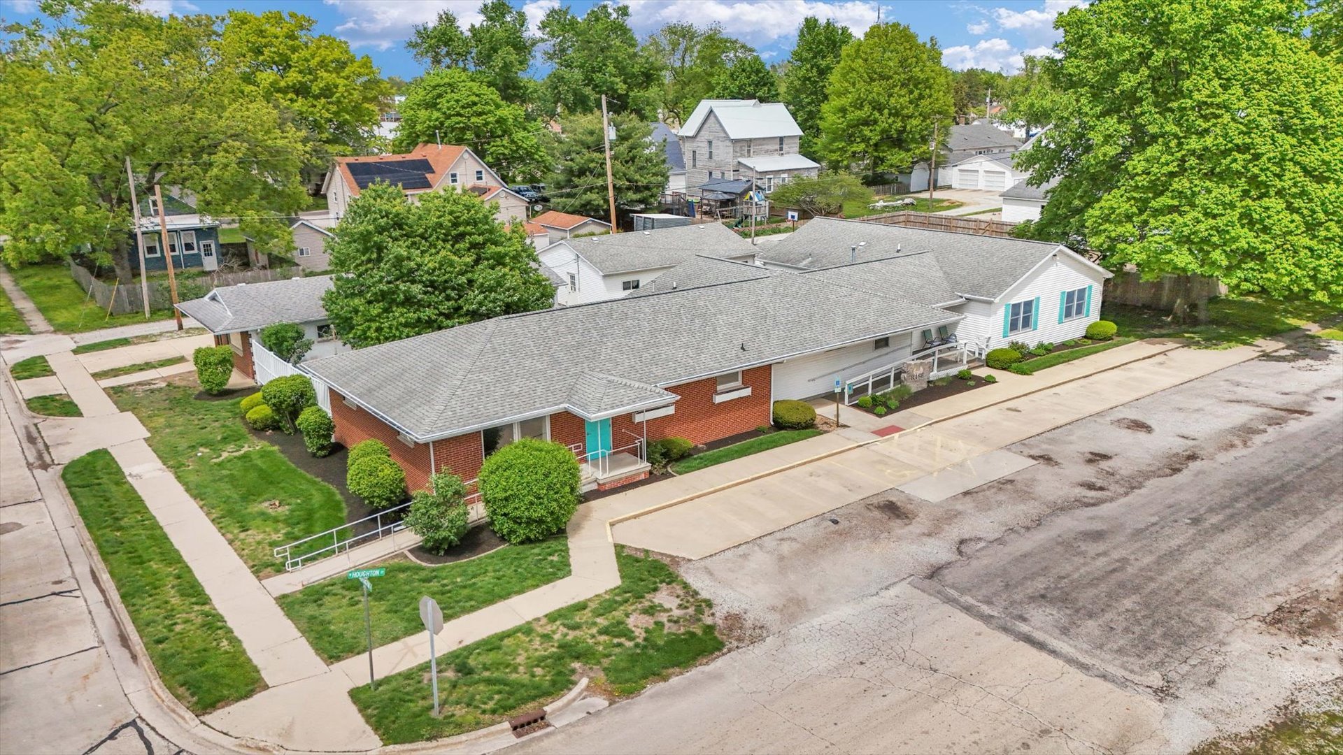 114 W Houghton Street, Tuscola, IL