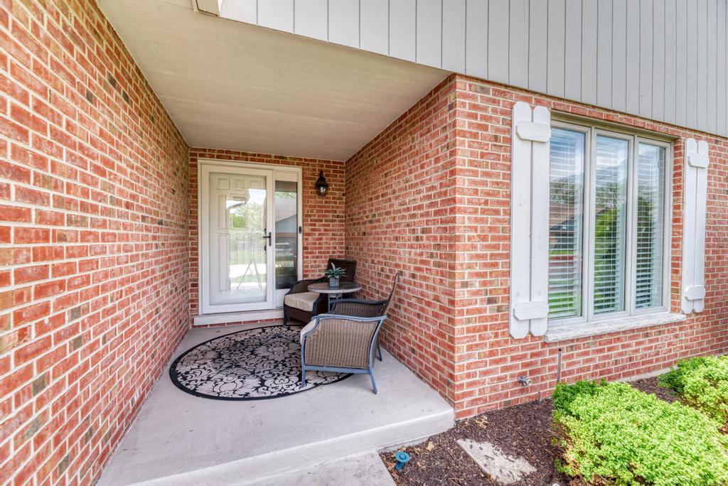 42 Royal Lane, Bloomingdale, IL