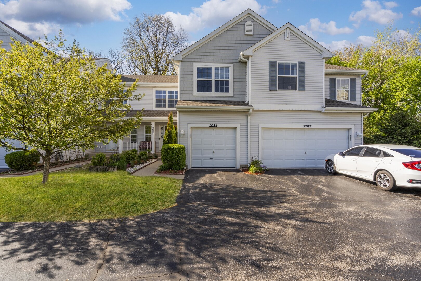 2284 Woodside Drive, Carpentersville, IL