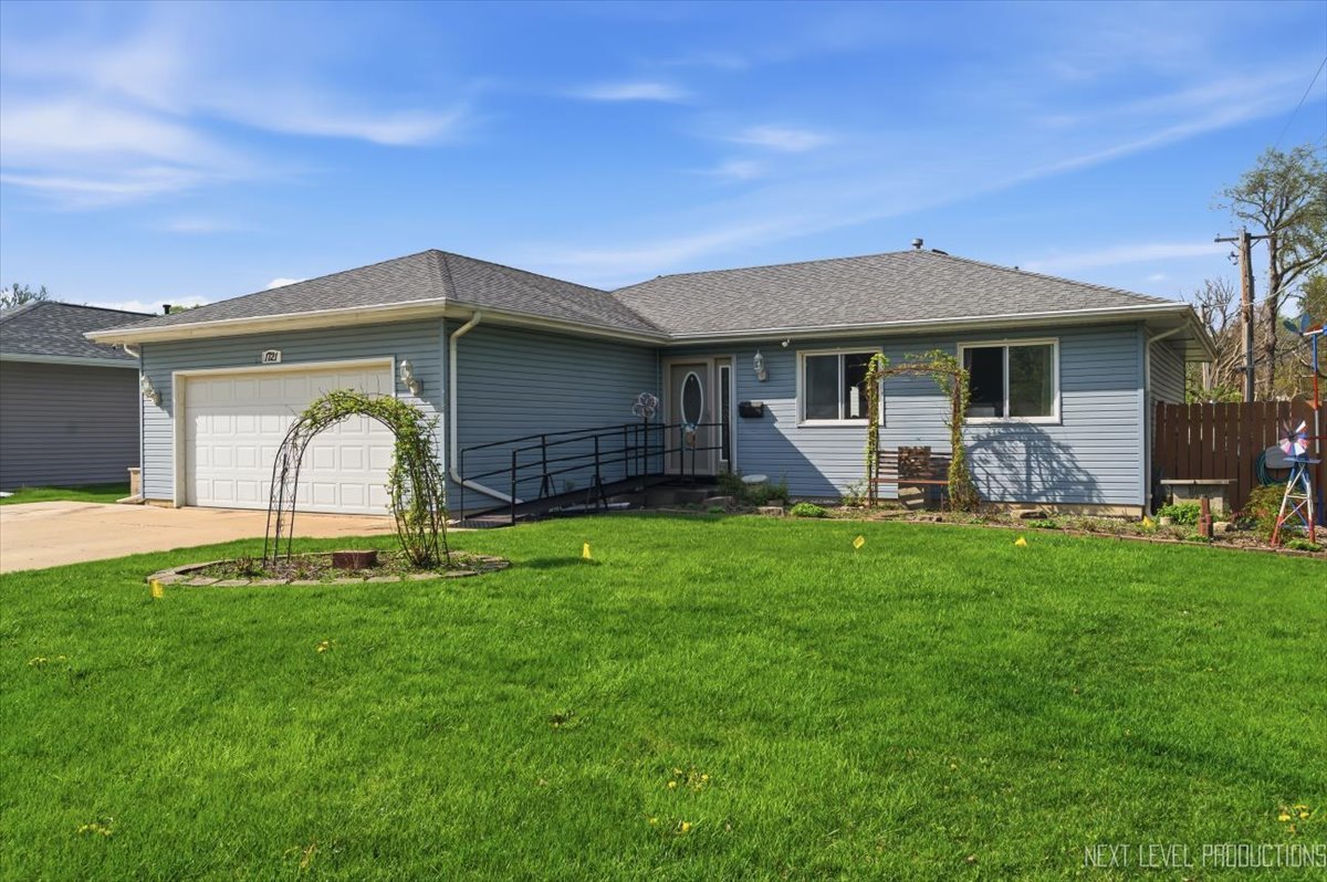 1721 W Galena Boulevard, Aurora, IL