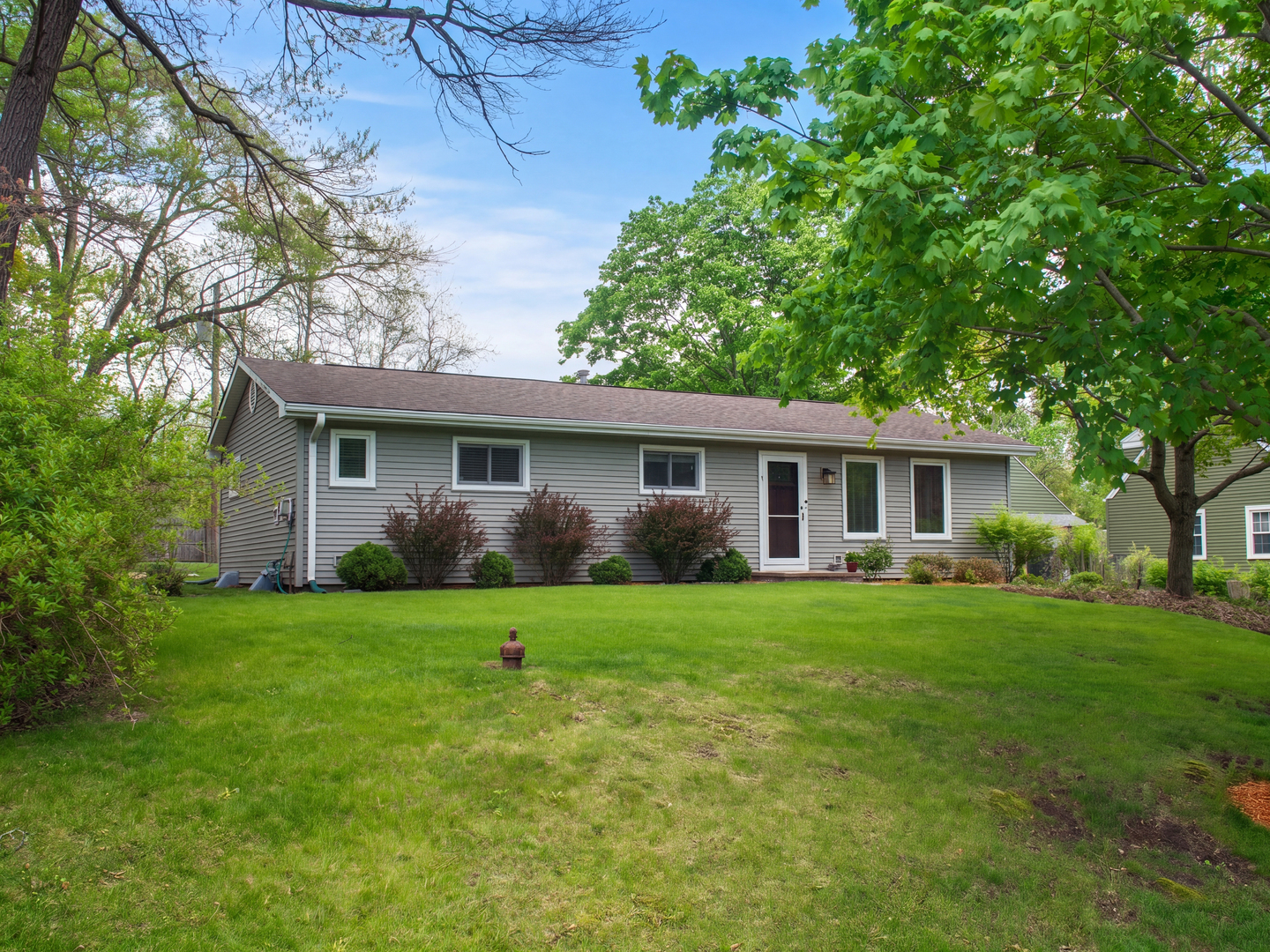 6N051 Oakwood Drive, St. Charles, IL