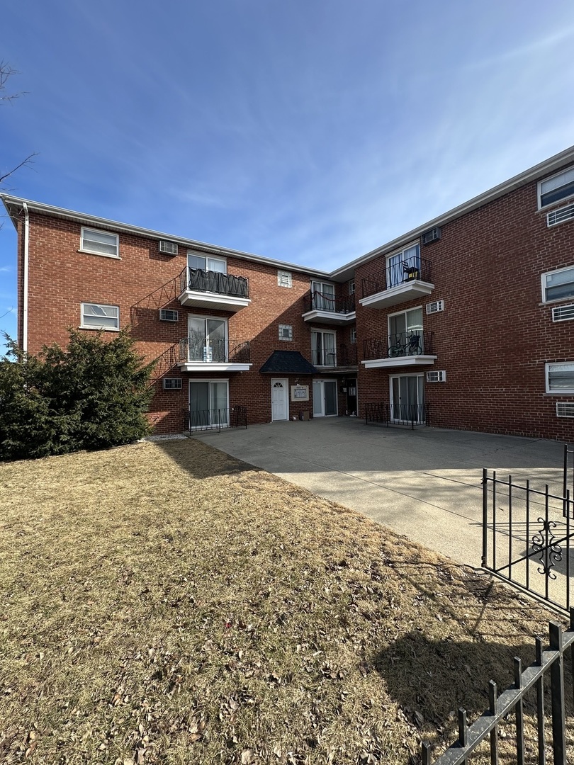 6653 W 63rd Street #2N, Chicago, IL