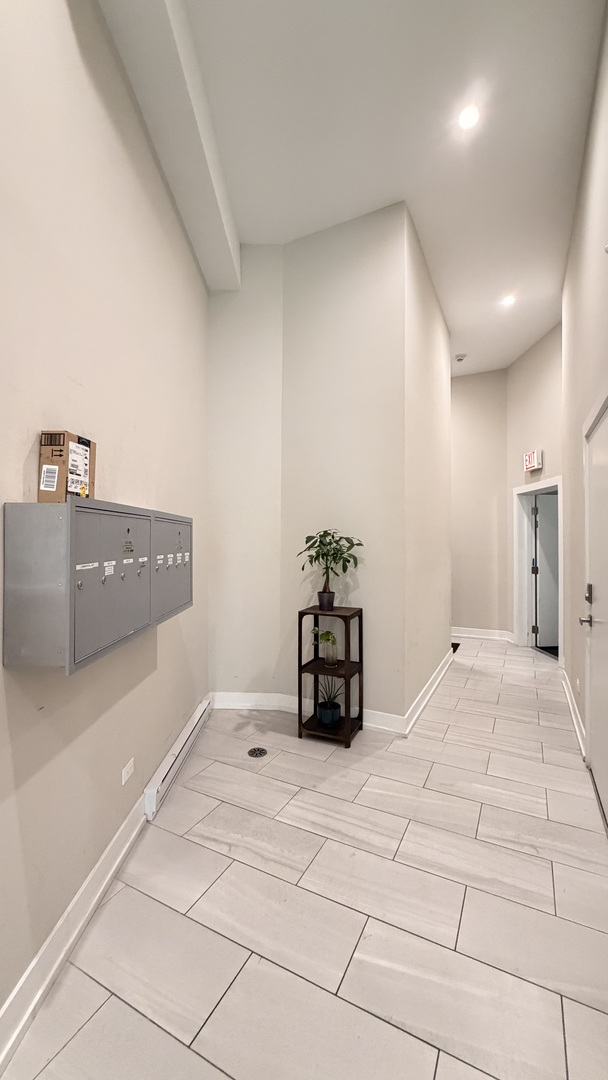 3244 N Lincoln Avenue #2E, Chicago, IL