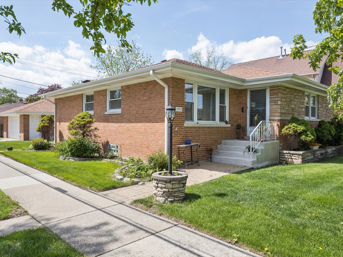 1202 Homestead Road, La Grange Park, IL