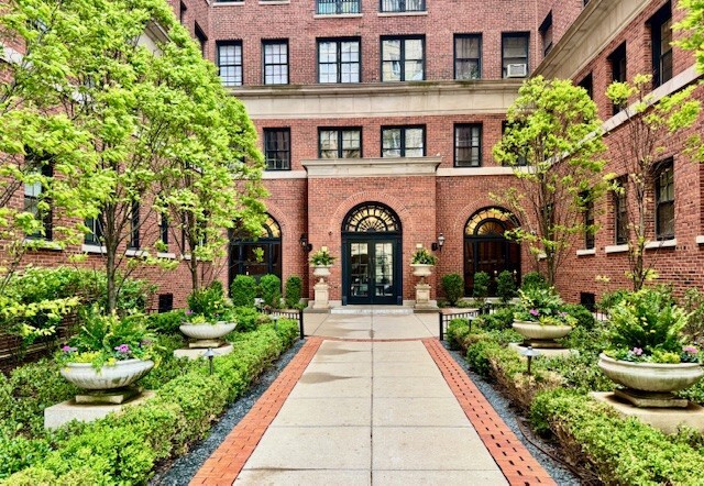 400 W Deming Place #3L, Chicago, IL