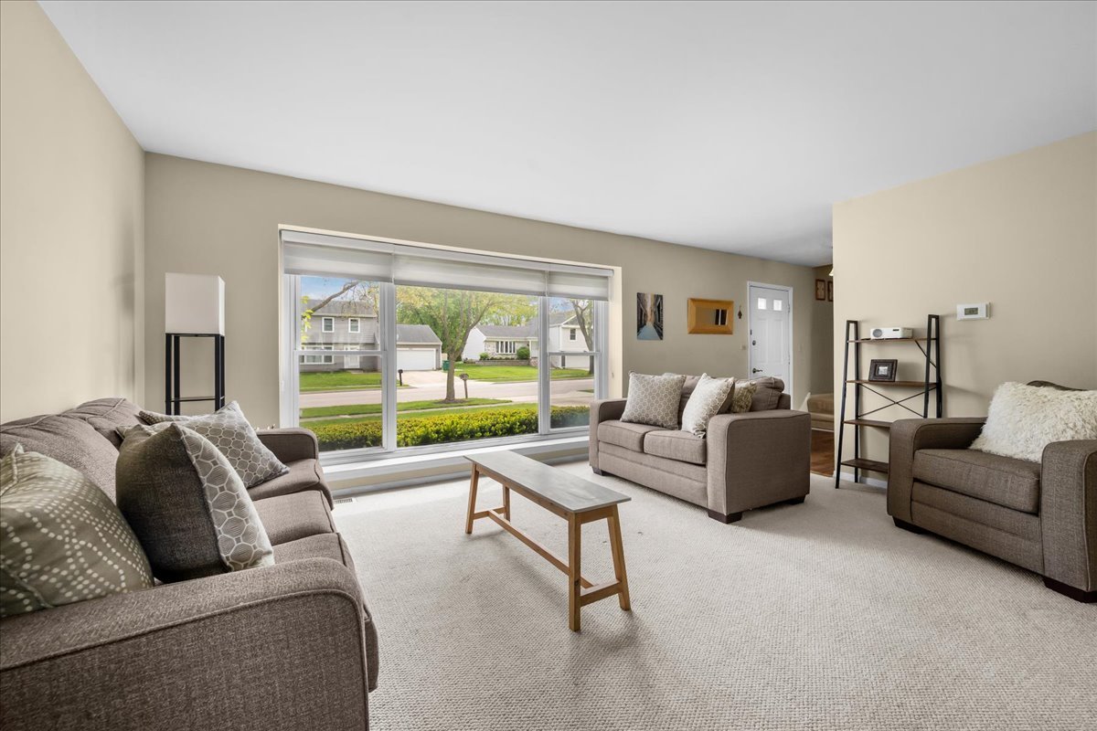 701 Thompson Boulevard, Buffalo Grove, IL