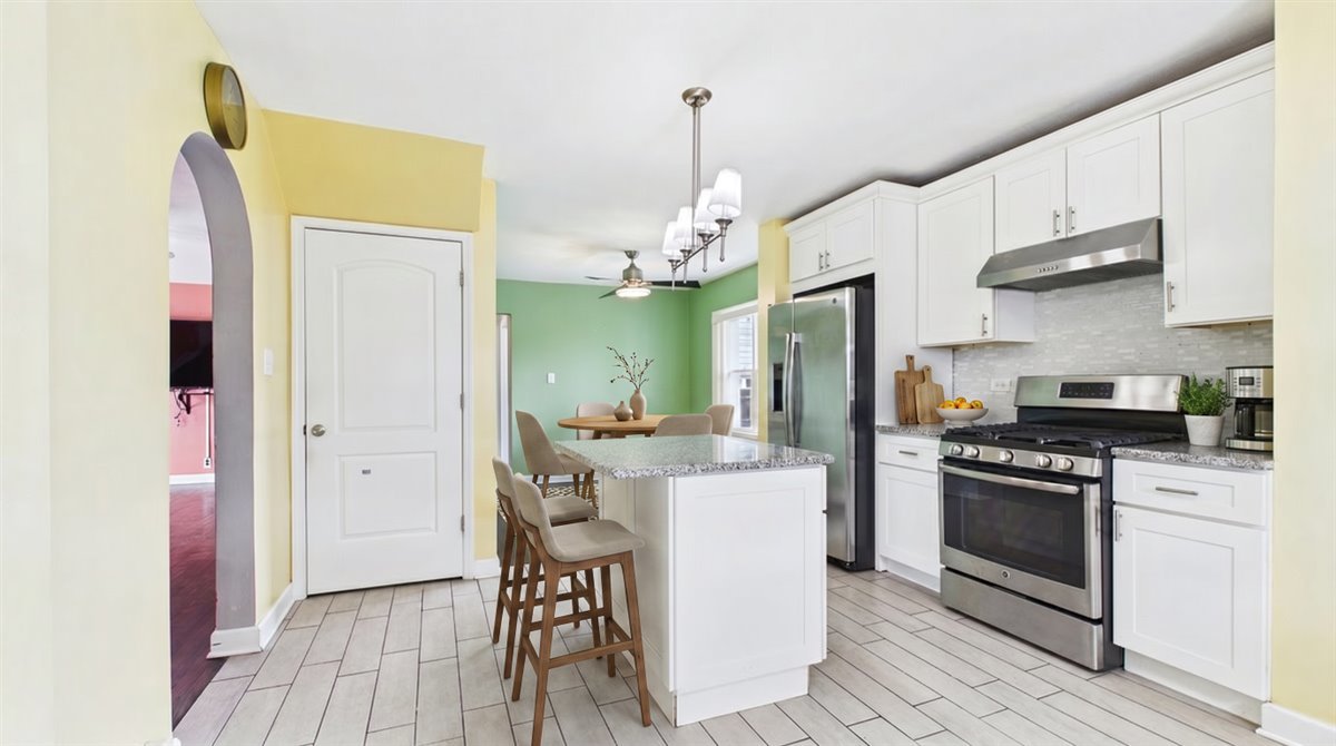 29 N Metropolitan Avenue, Waukegan, IL