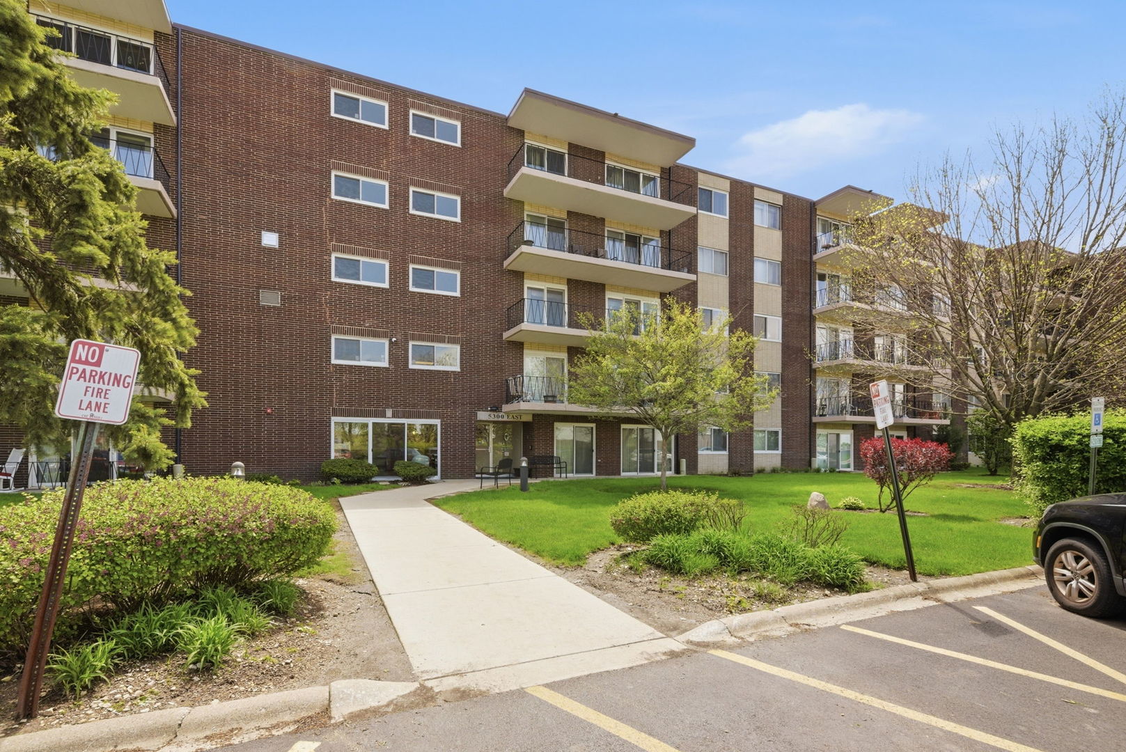 5300 Walnut Avenue #23C, Downers Grove, IL