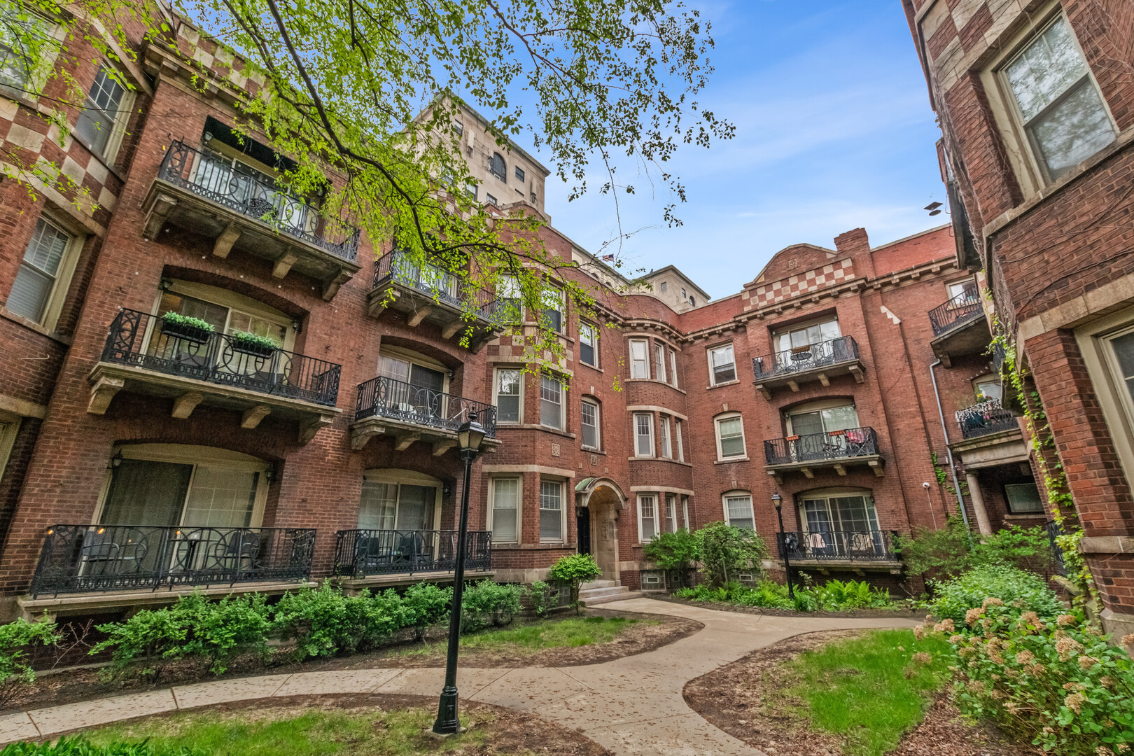 5321 S Harper Avenue #3, Chicago, IL