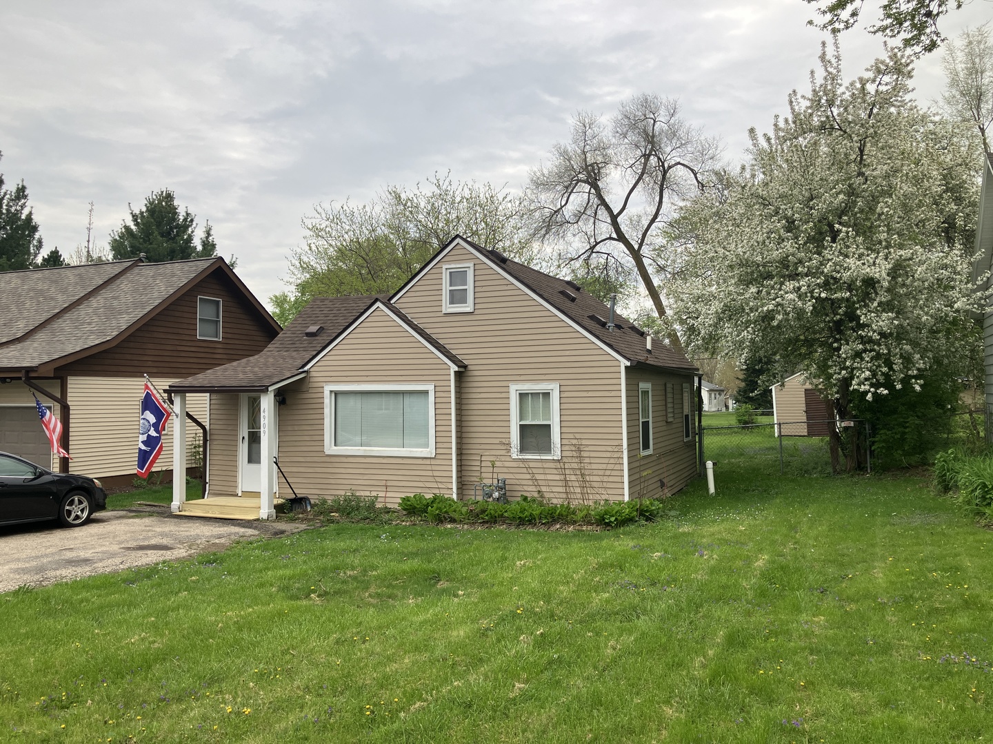 4909 Fountain Lane, Mccullom Lake, IL