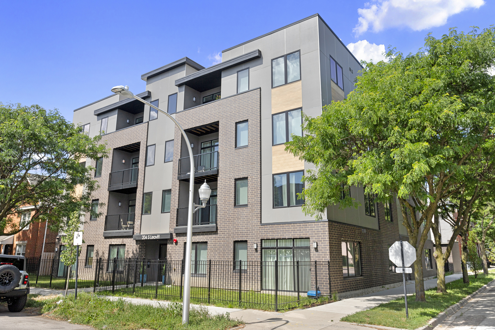204 S Leavitt Street #302, Chicago, IL