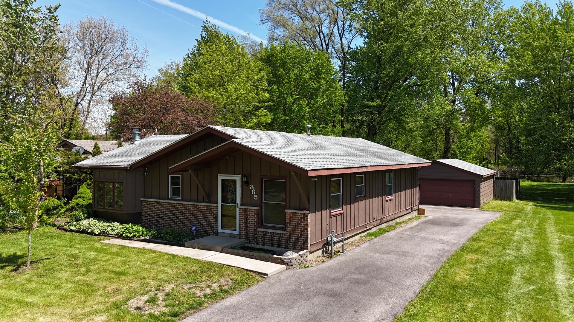 865 Riverside Drive, South Elgin, IL