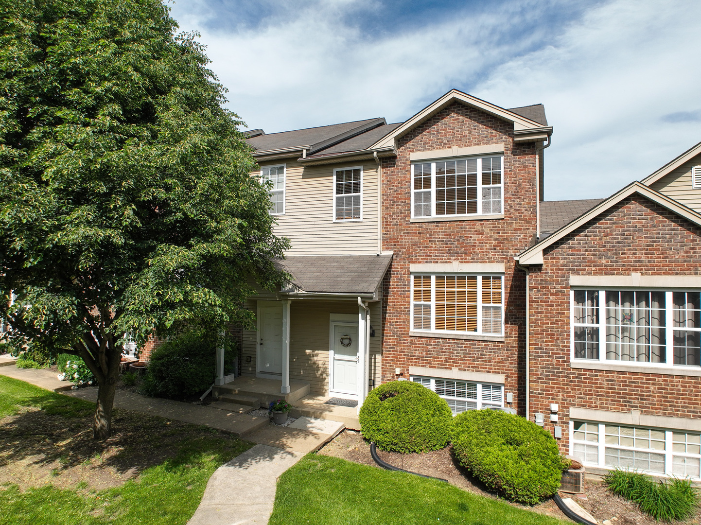 653 E WILLOW Street, Elburn, IL