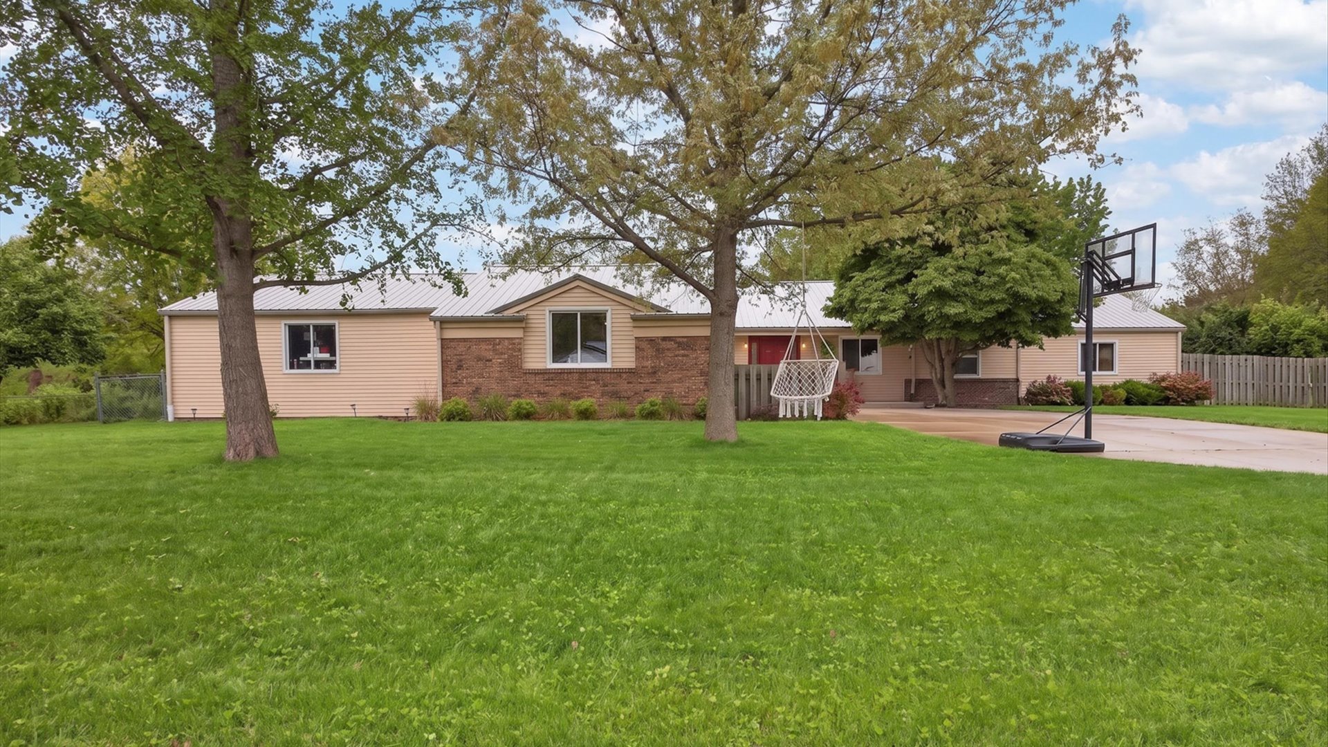 13884 Rengel Drive, Bloomington, IL