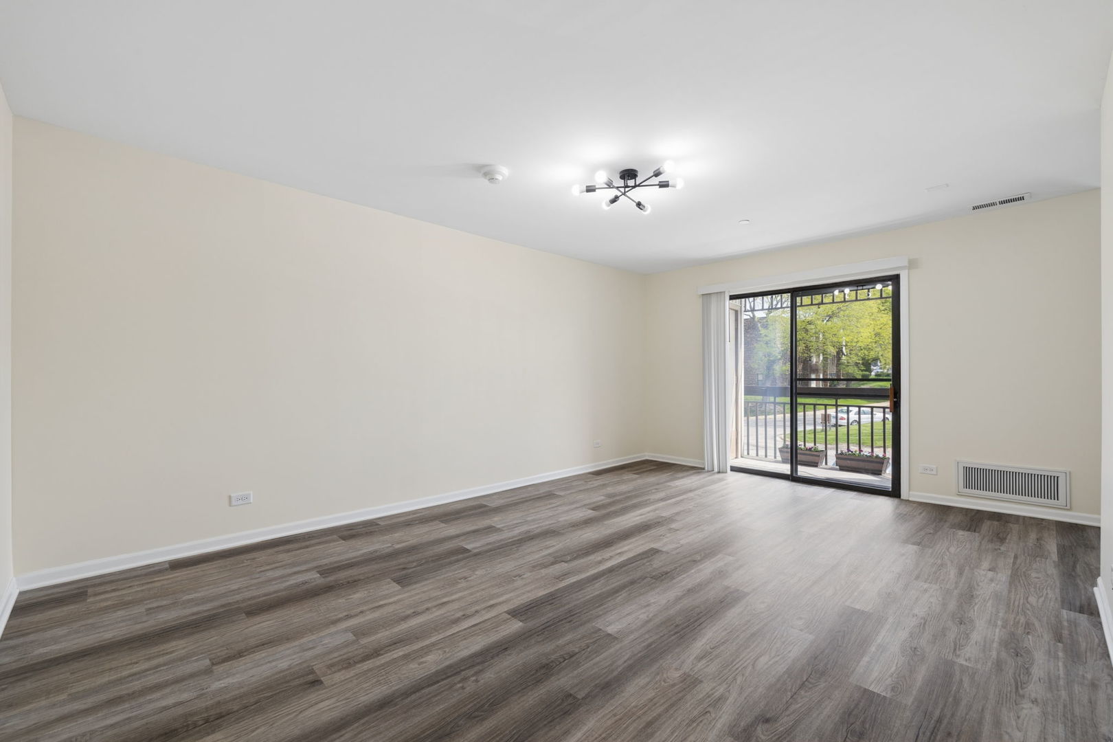 2216 Country Club Drive #15, Woodridge, IL