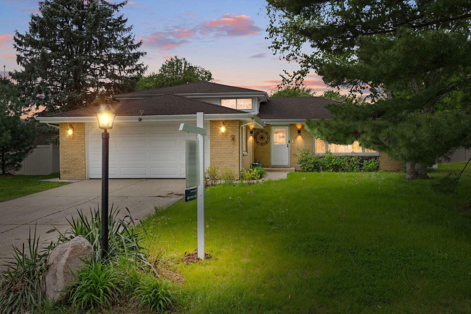 9S172 Cumnor Road, Downers Grove, IL