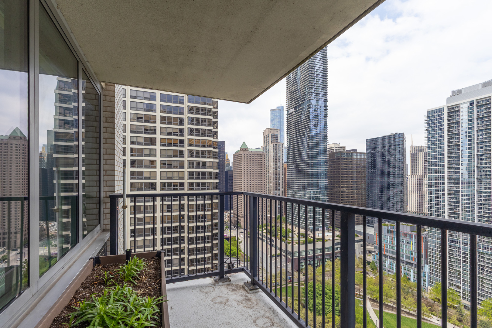 400 E RANDOLPH Street #3320, Chicago, IL