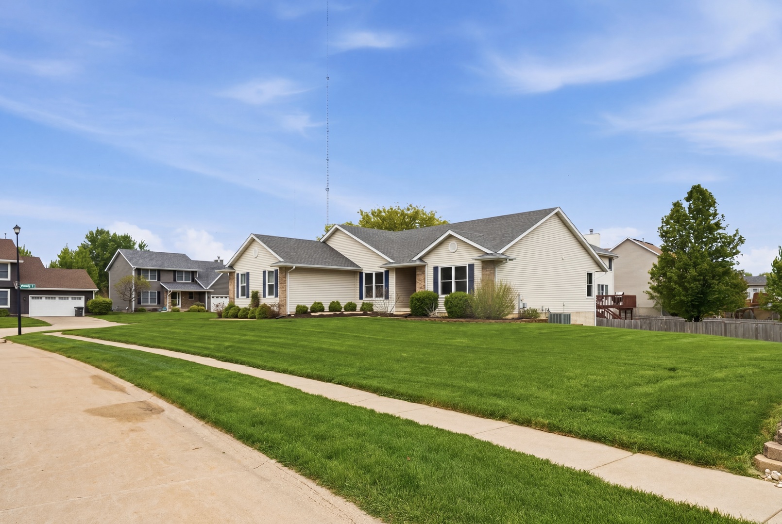 1991 Streamside Drive, Bettendorf, IA
