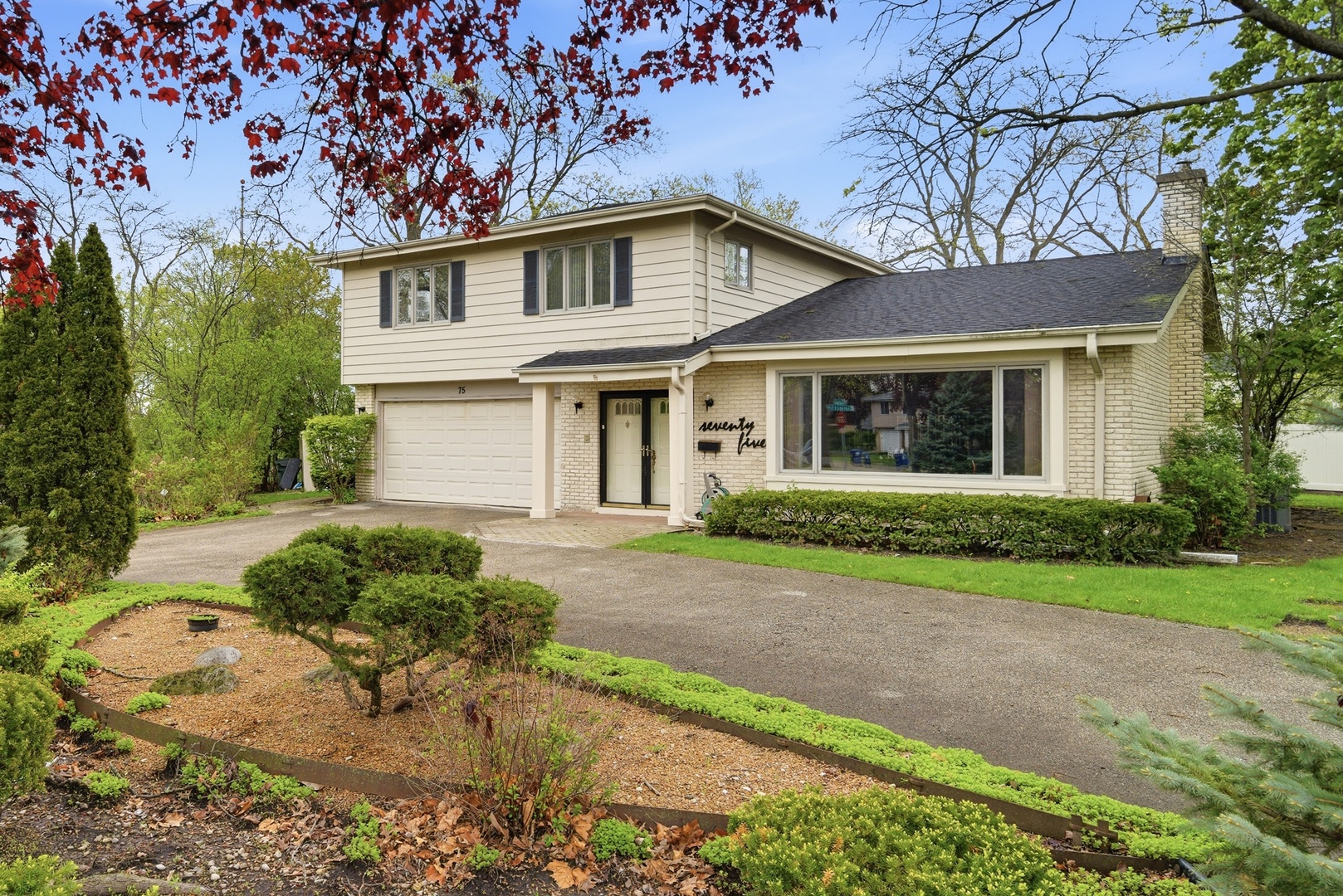 75 Eastwood Drive, Deerfield, IL