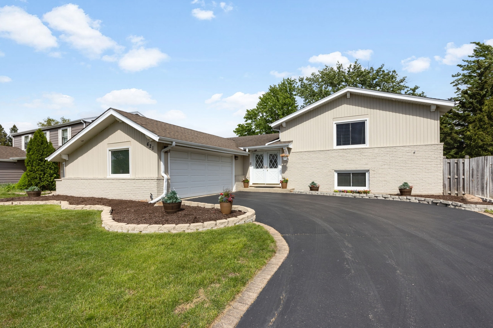 621 Newport Avenue, Westmont, IL