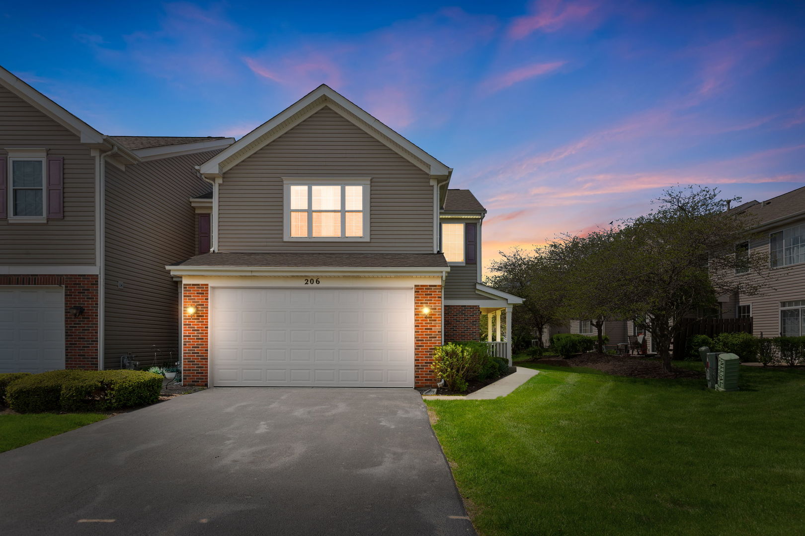 206 Madison Drive #206, Streamwood, IL