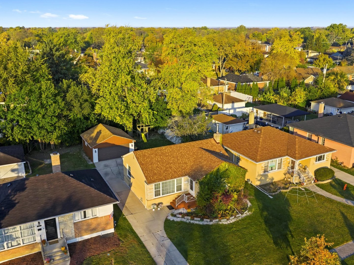 2136 Bristol Avenue, Westchester, IL