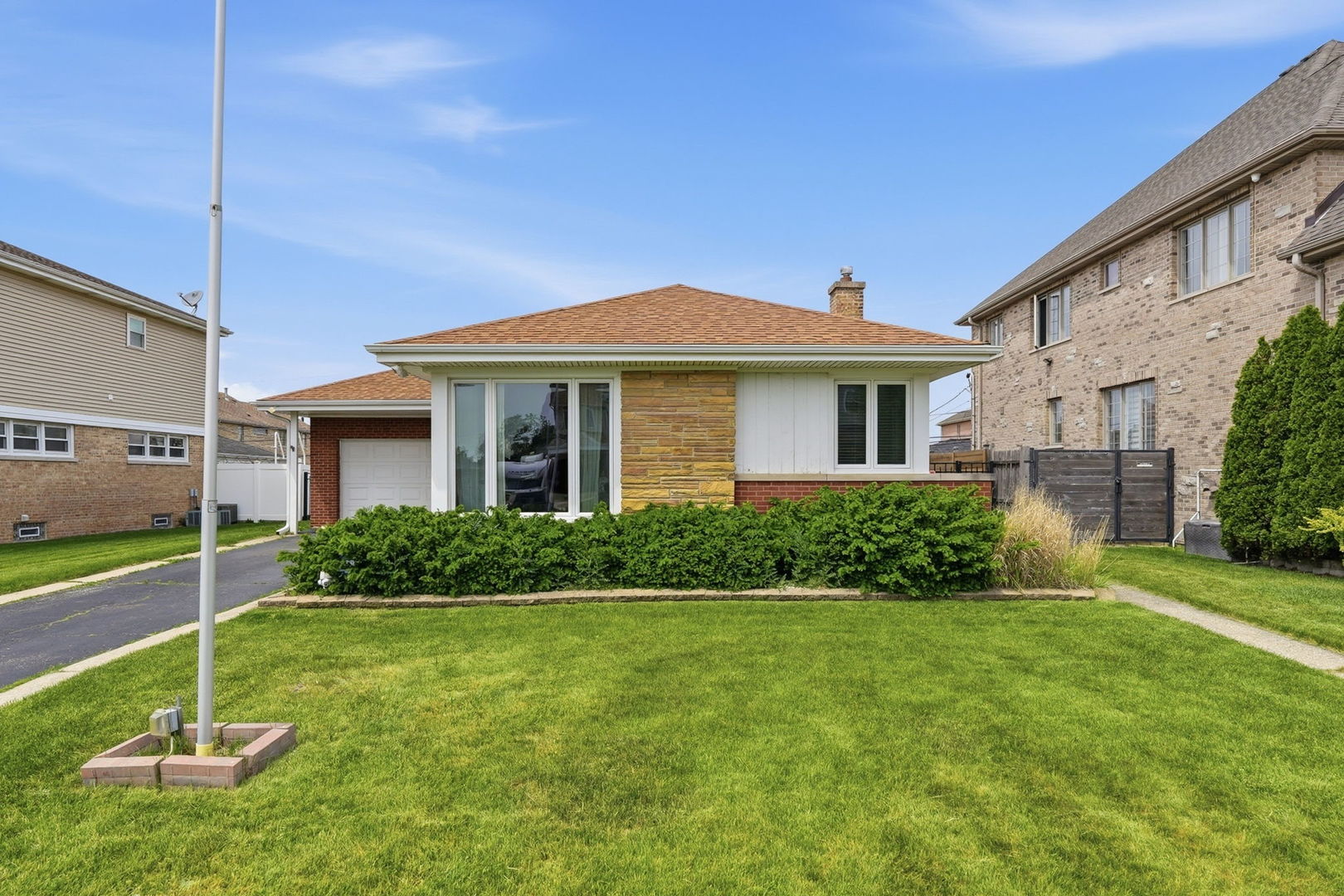 8130 W Berwyn Avenue, Chicago, IL