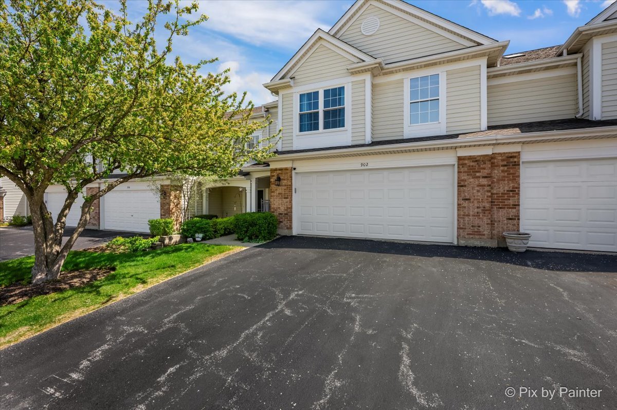 902 Huntington Drive, Elk Grove Village, IL