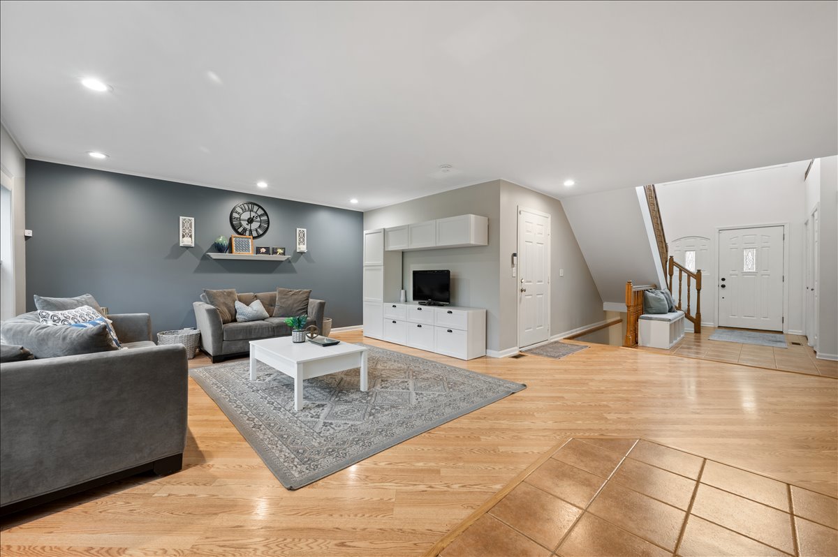 5844 Capri Lane, Morton Grove, IL