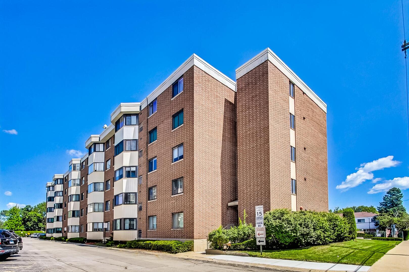 5500 Lincoln Avenue #201W, Morton Grove, IL