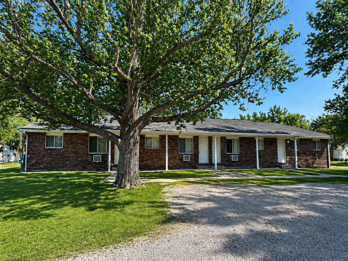 404 E Main Street, Desoto, IL