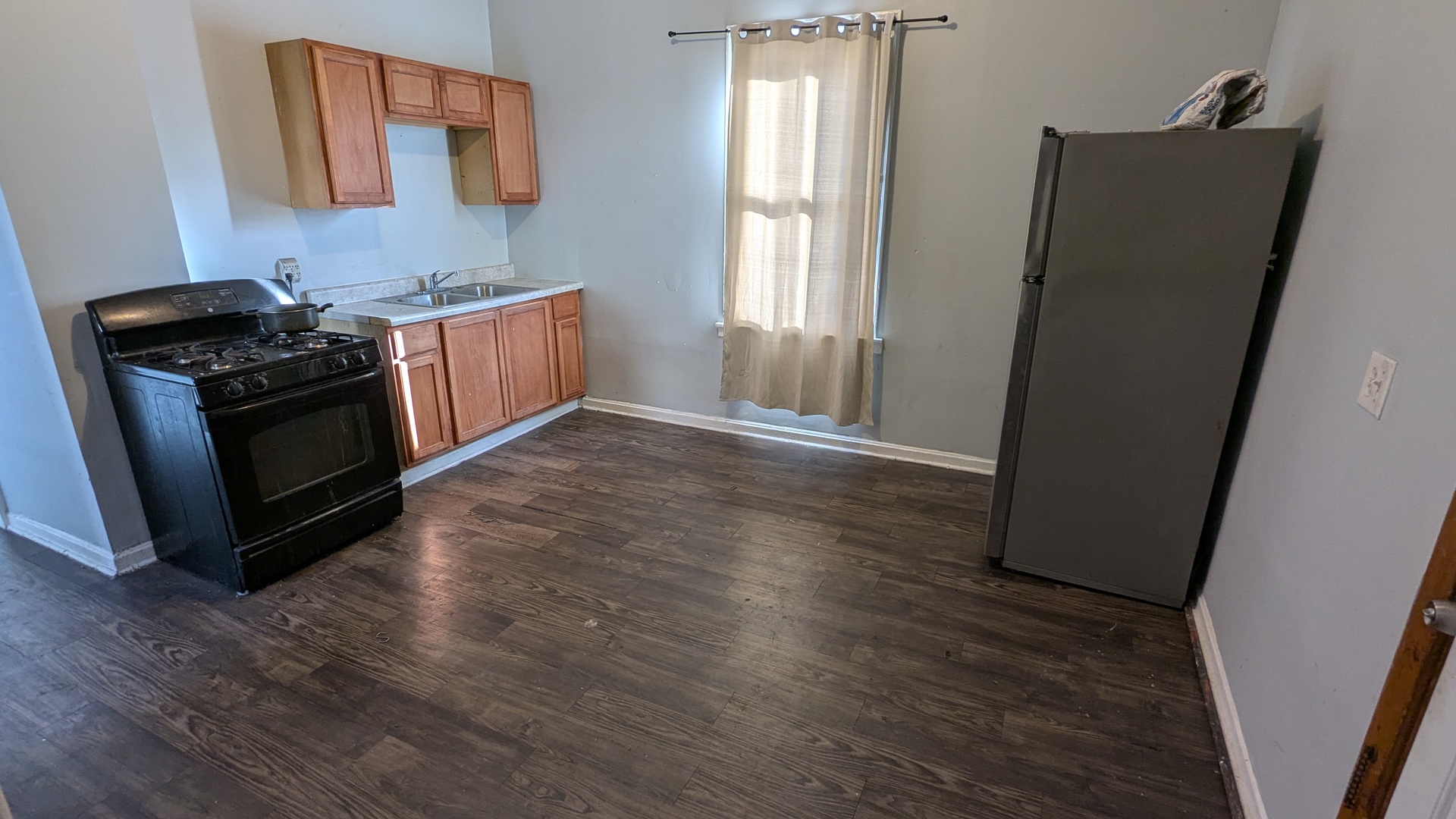 8112 S Exchange Avenue, Chicago, IL
