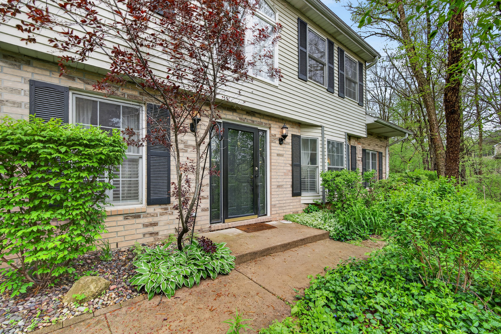 1327 Laurel Oaks Drive, Streamwood, IL