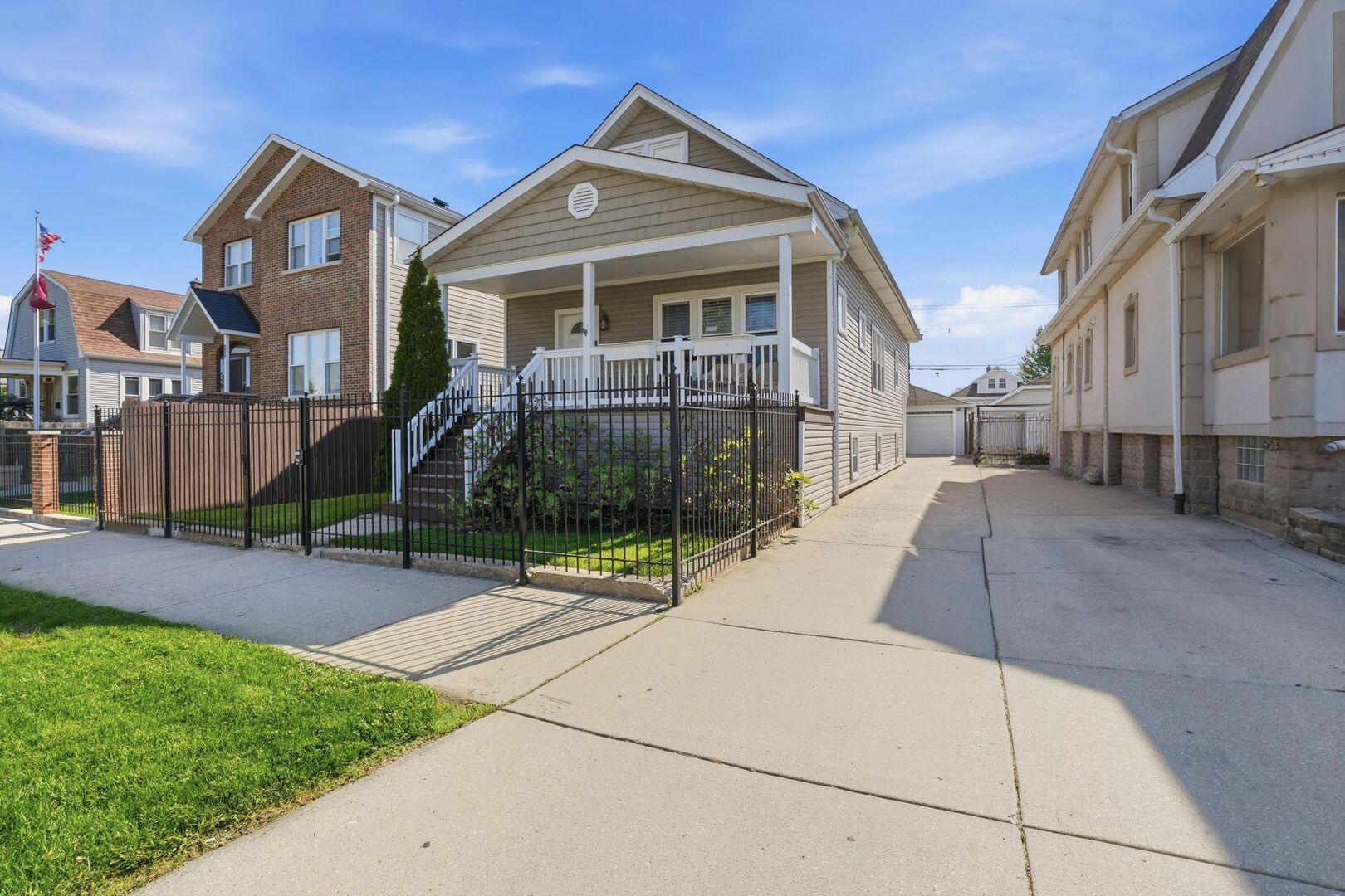 2923 N New England Avenue, Chicago, IL