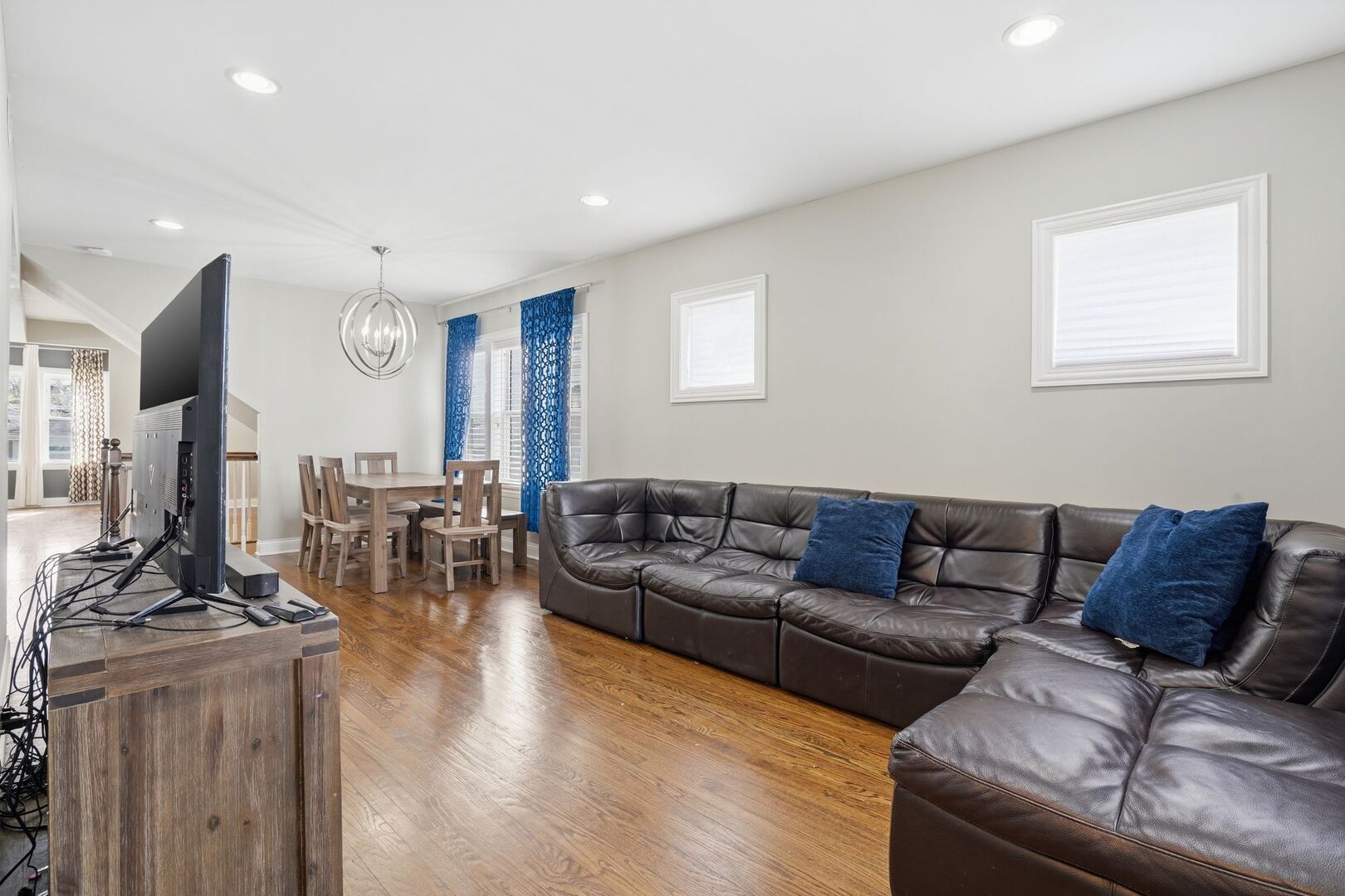 2923 N New England Avenue, Chicago, IL