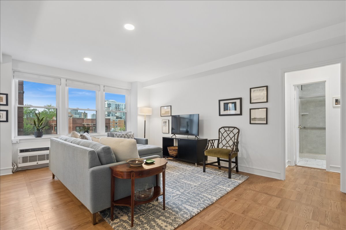 1585 Ridge Avenue #406, Evanston, IL