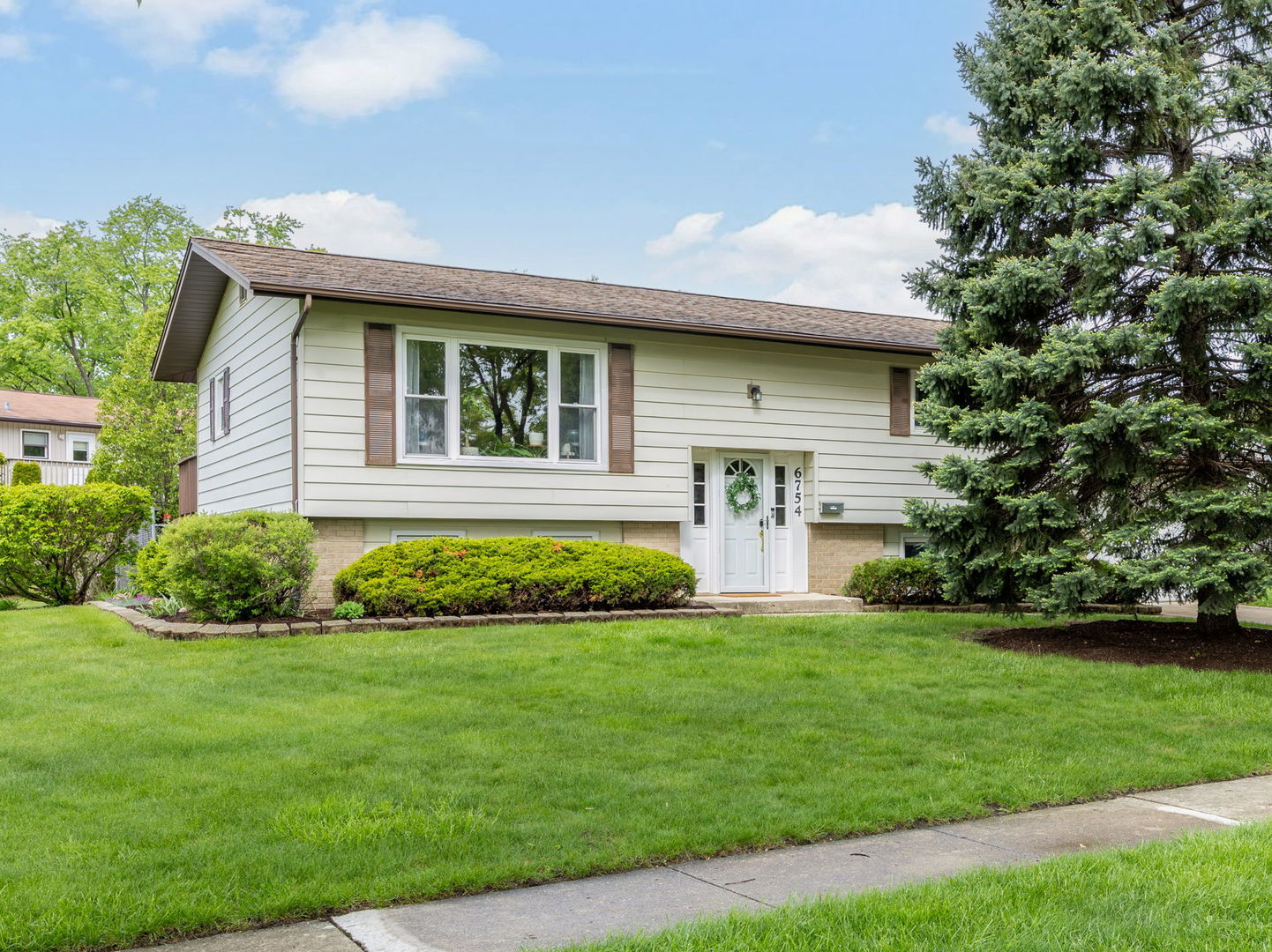 6754 Briargate Drive, Downers Grove, IL