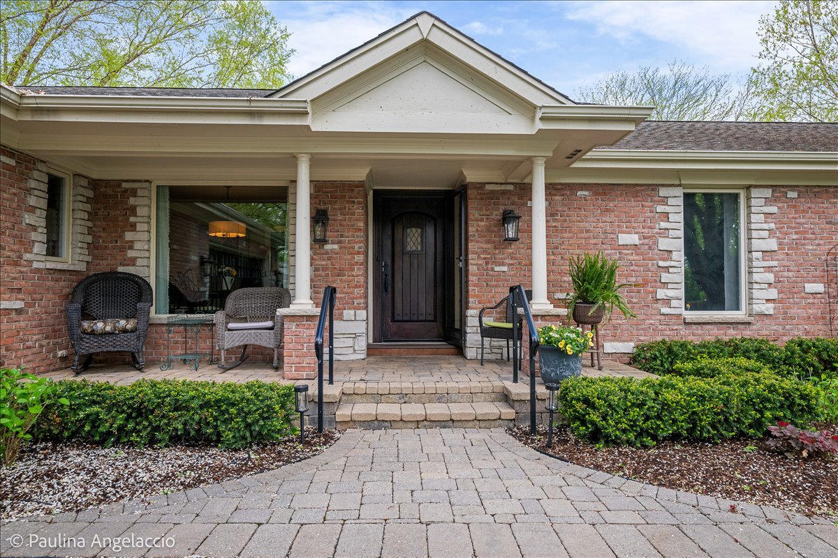 570 Hillside Court, Barrington, IL