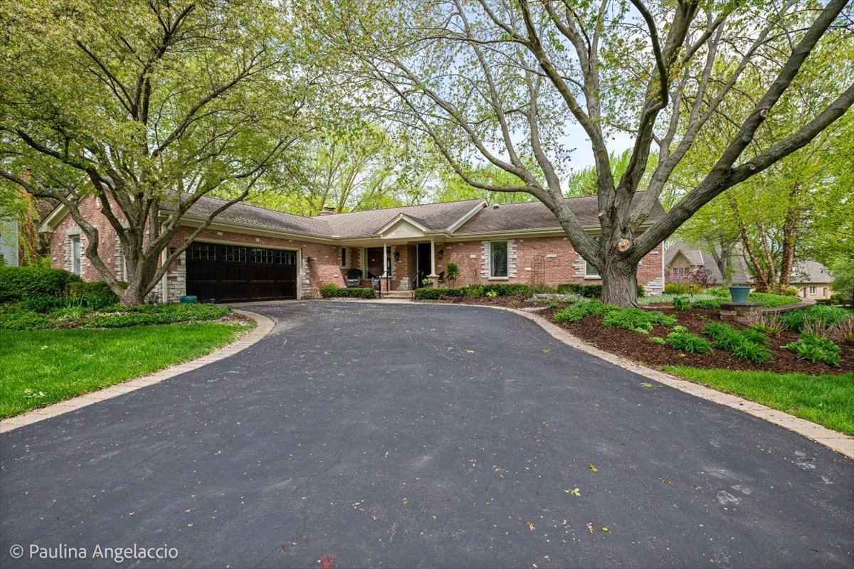 570 Hillside Court, Barrington, IL