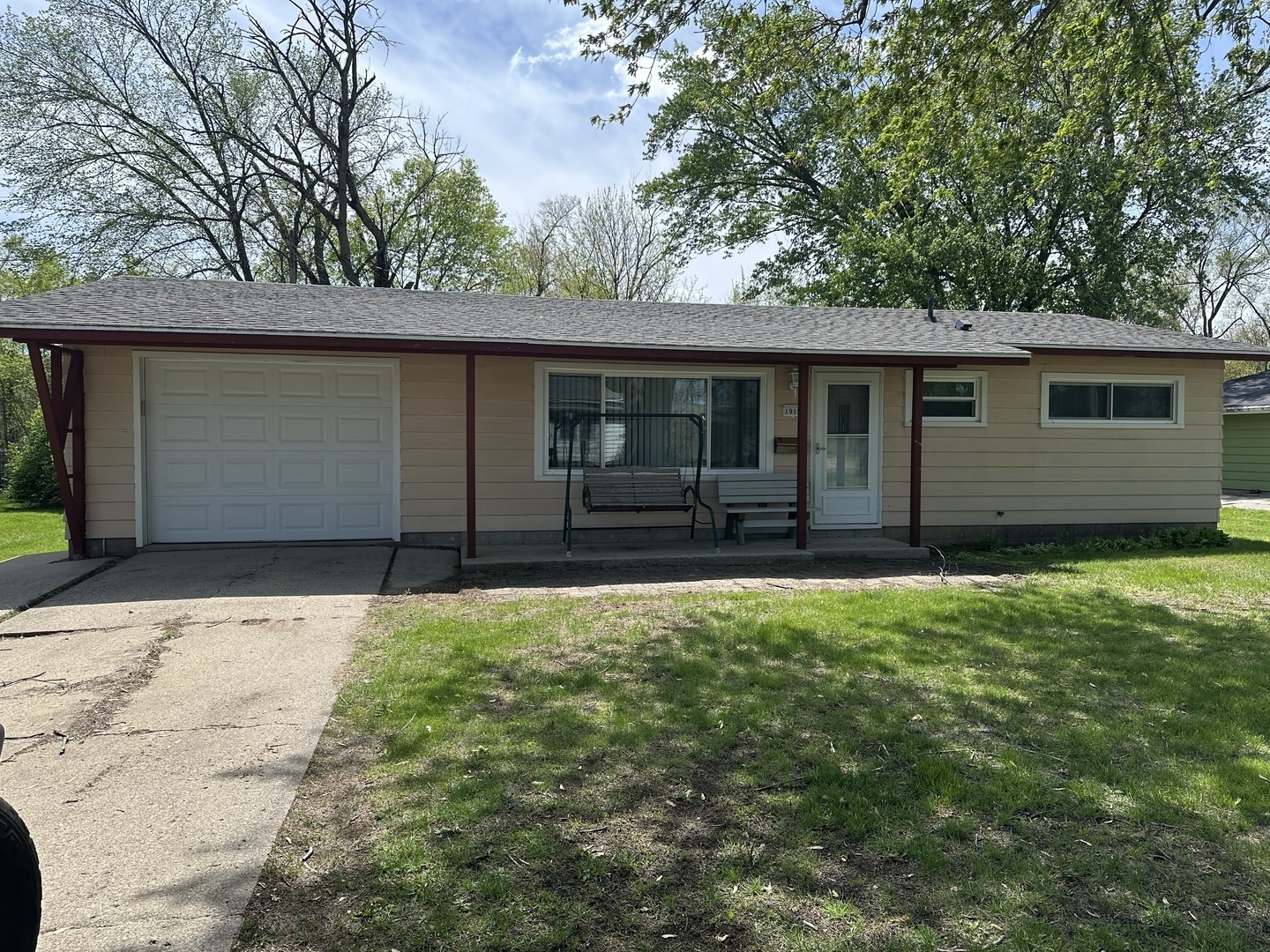 1919 Portland Avenue, Savanna, IL