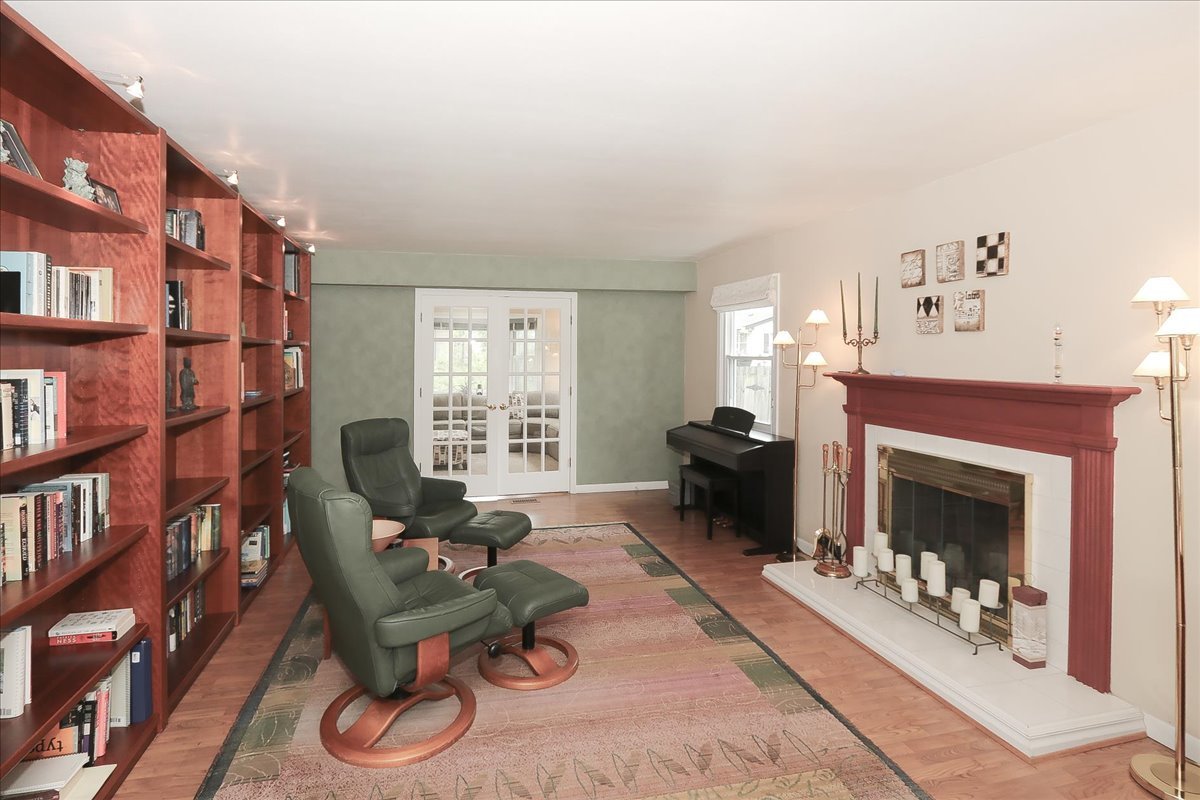 174 Timber Hill Road, Buffalo Grove, IL