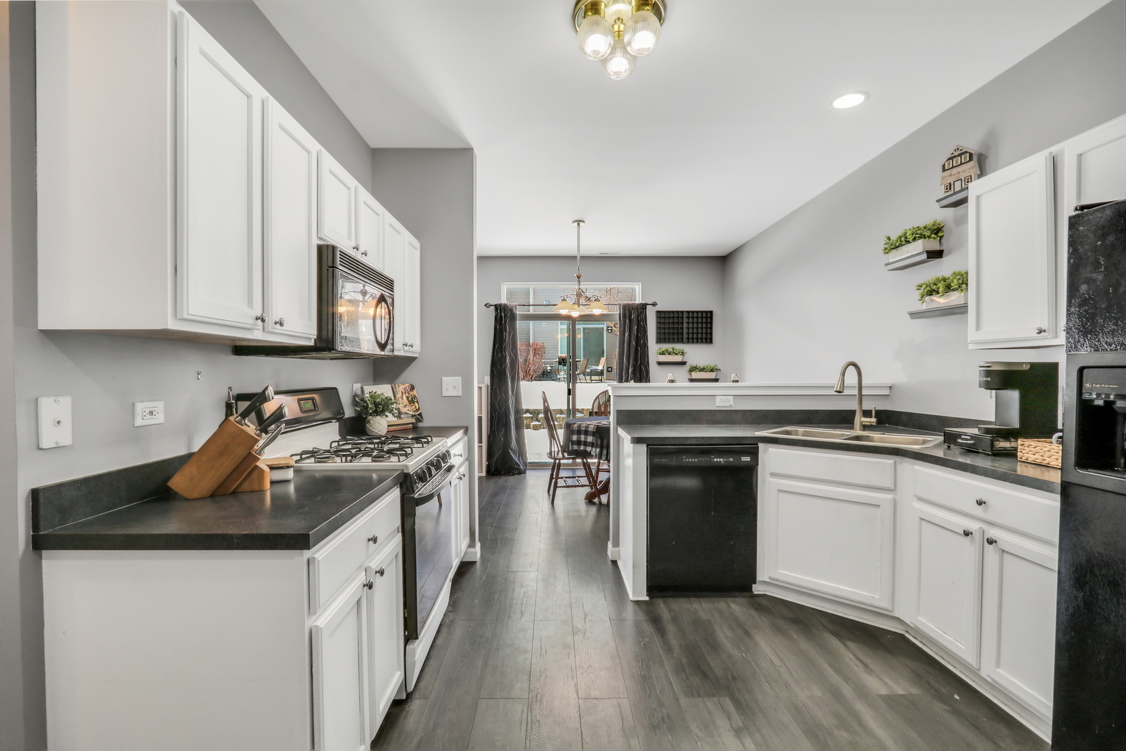 2904 Falling Waters Drive #2904, Lindenhurst, IL