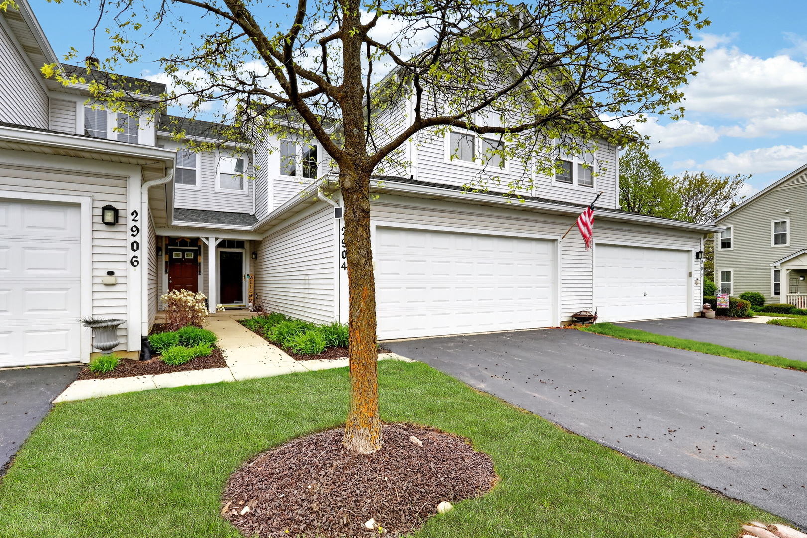 2904 Falling Waters Drive #2904, Lindenhurst, IL