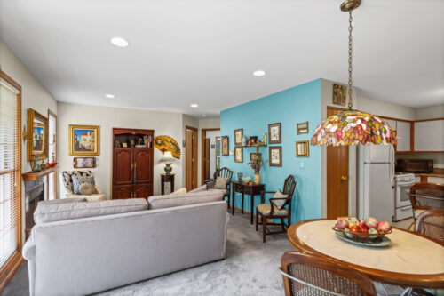 1984 N STILLWATER Road, Arlington Heights, IL