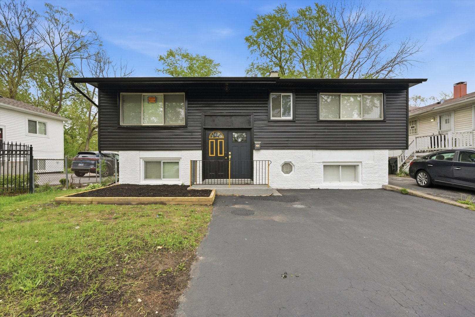 16611 Marshfield Avenue, Markham, IL