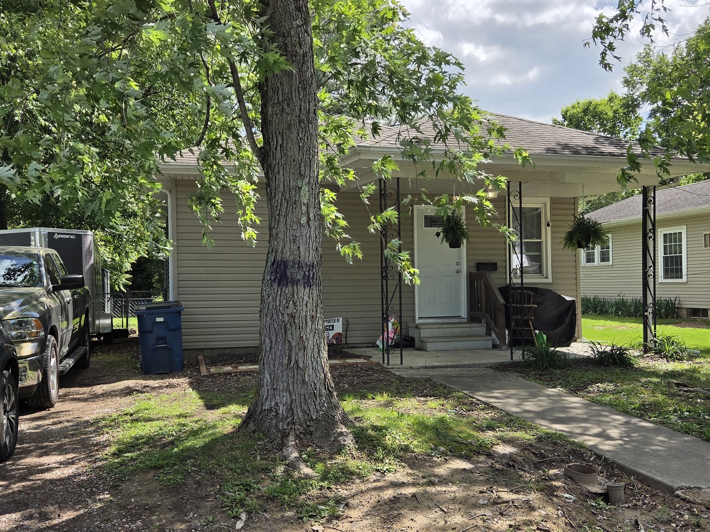 718 E Taylor Street, Benton, IL