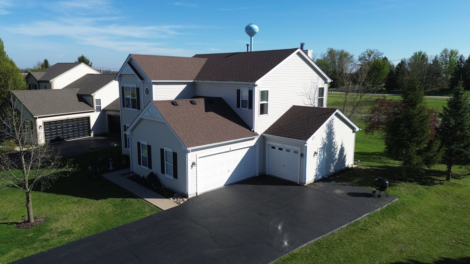 2039 Greenview Drive, Woodstock, IL