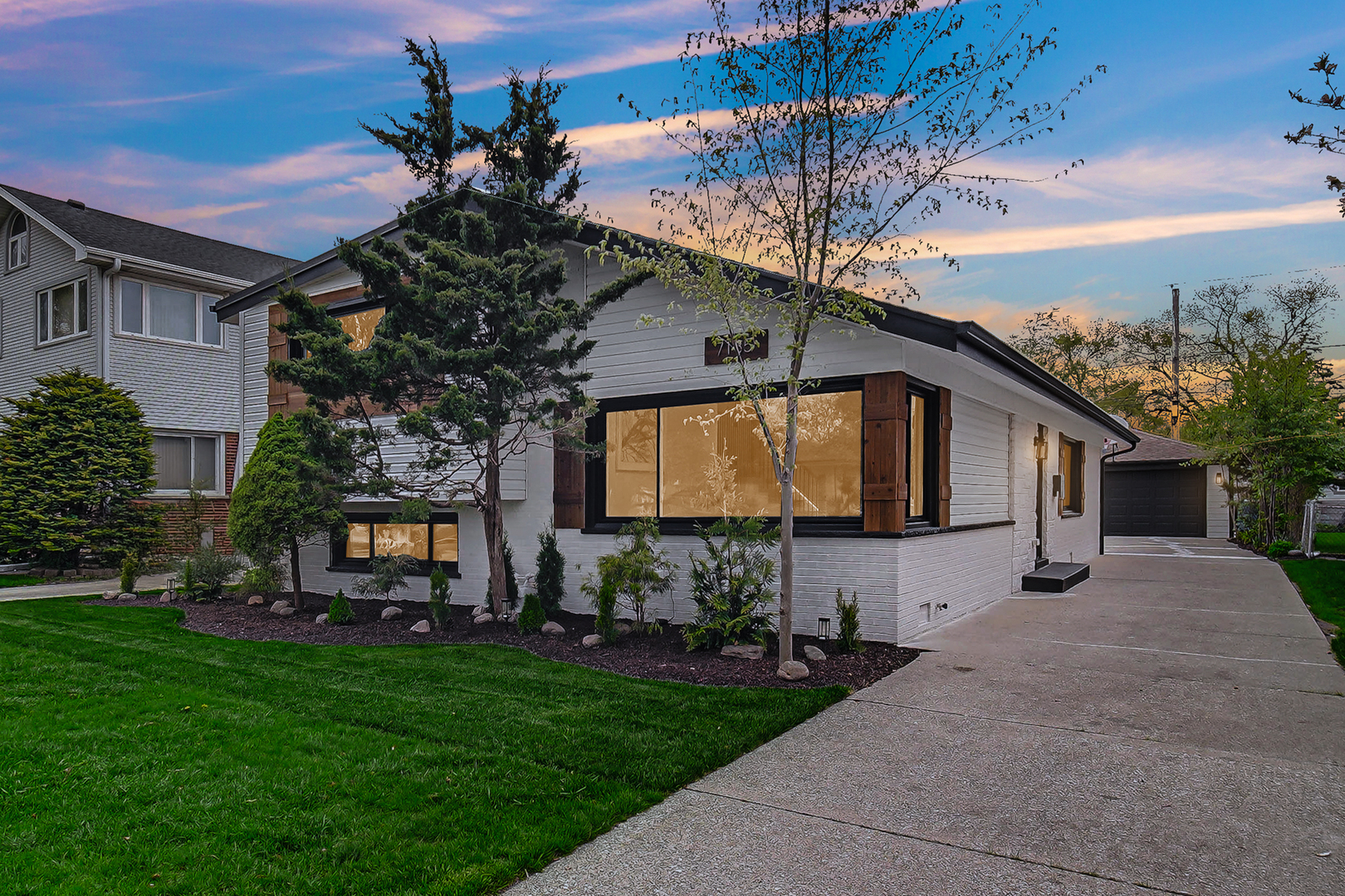 7135 N OZARK Avenue, Chicago, IL